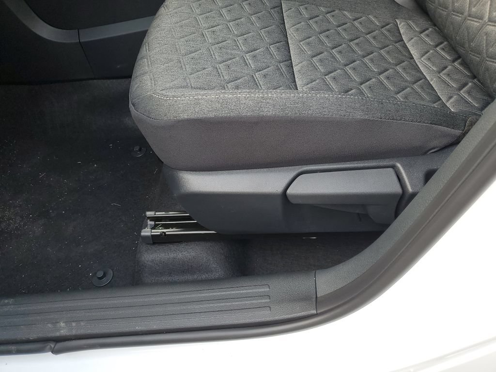 New 2026 Nissan Kicks SV w/ SV Premium Package FWD image 19