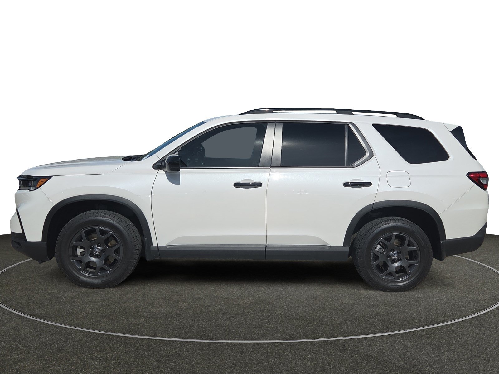 Used 2025 Honda Pilot TrailSport image 2