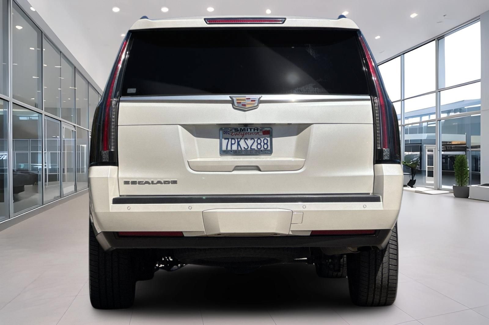 Used 2015 Cadillac Escalade ESV Luxury AWD/4WD image 5