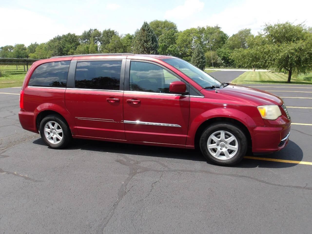 Used 2011 Chrysler Town & Country Touring FWD image 9