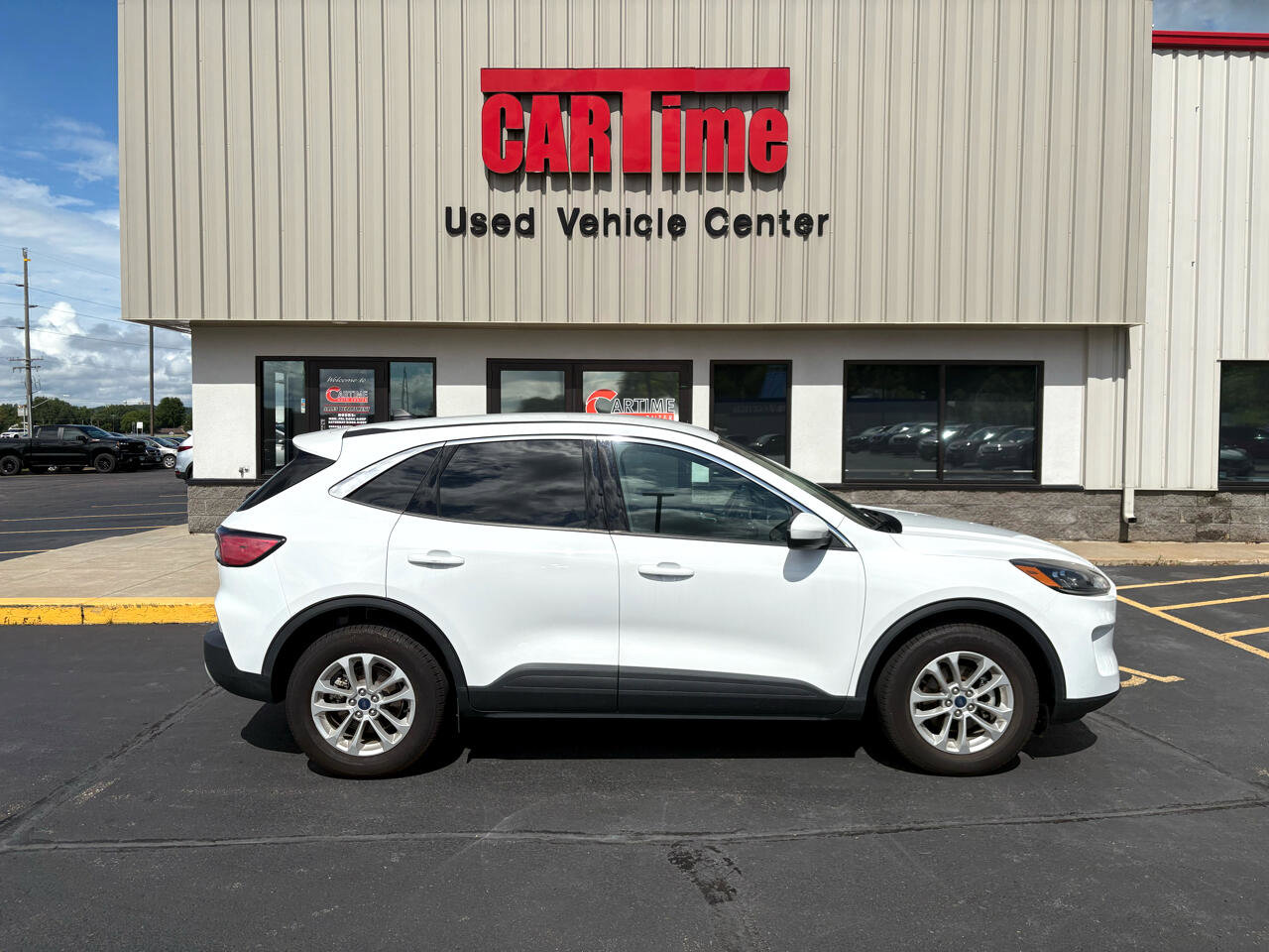 Used 2020 Ford Escape SE image 1
