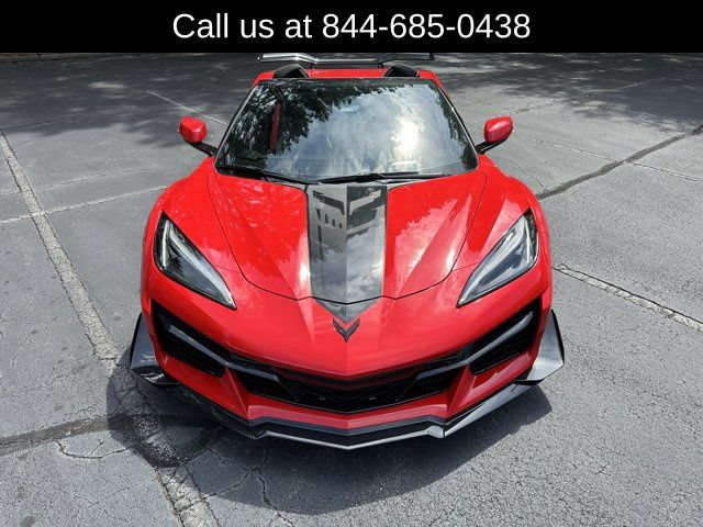 Used 2024 Chevrolet Corvette Z06 w/ Z07 Performance Package RWD image 3