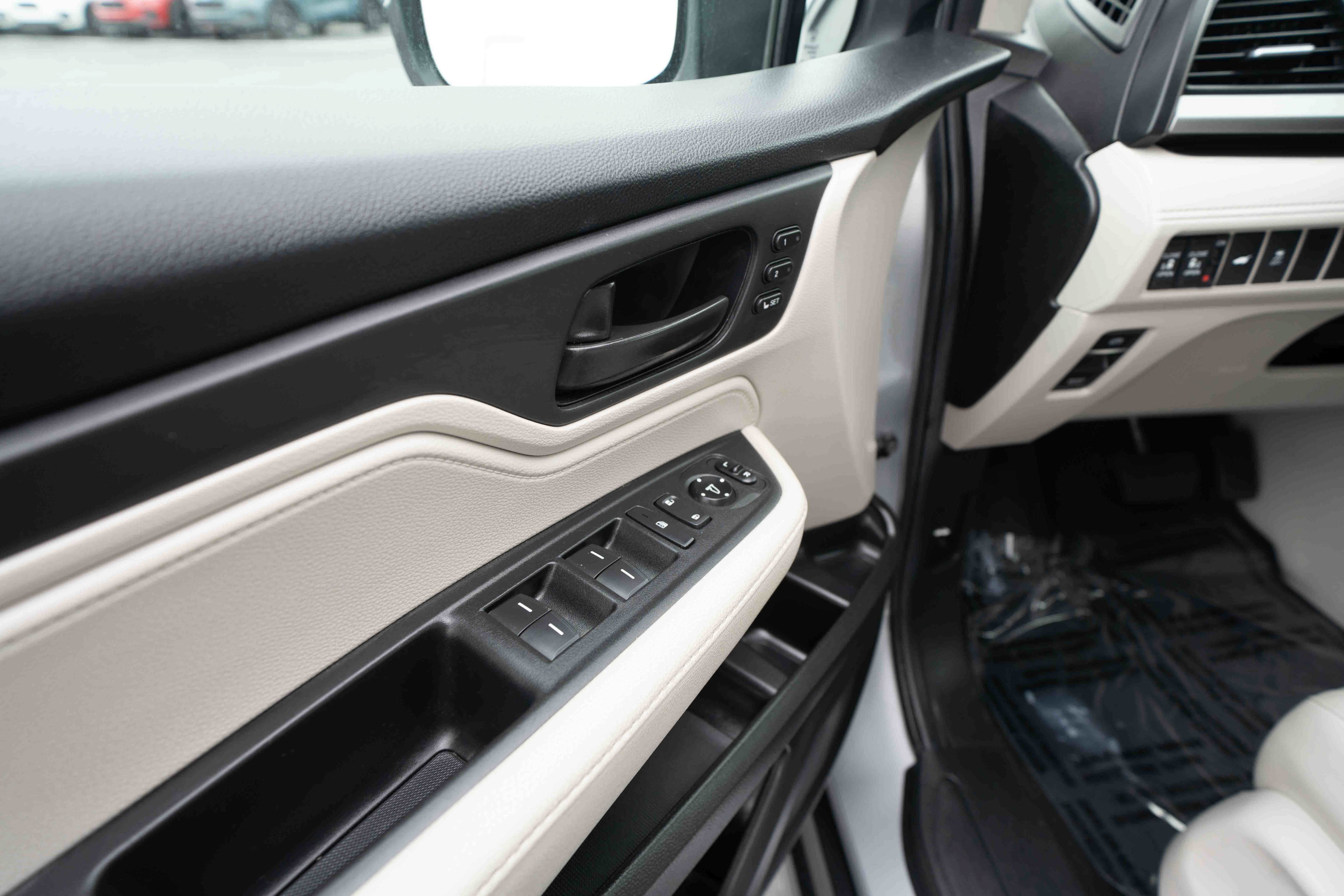 Used 2025 Honda Odyssey EX-L image 7