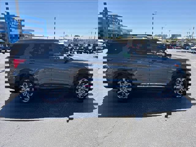 Used 2020 Ford Explorer XLT w/ Equipment Group 202A image 6