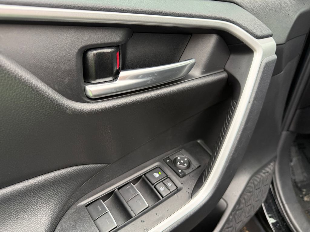 Used 2025 Toyota RAV4 XLE w/ Convenience Package image 11