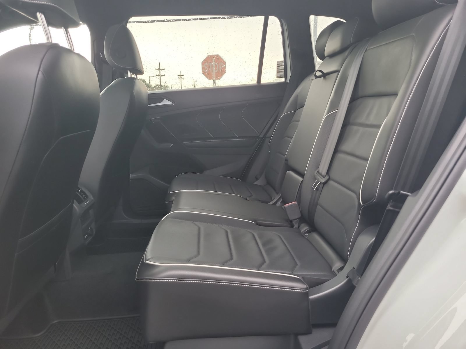 Used 2023 Volkswagen Tiguan SEL R-Line AWD/4WD image 9