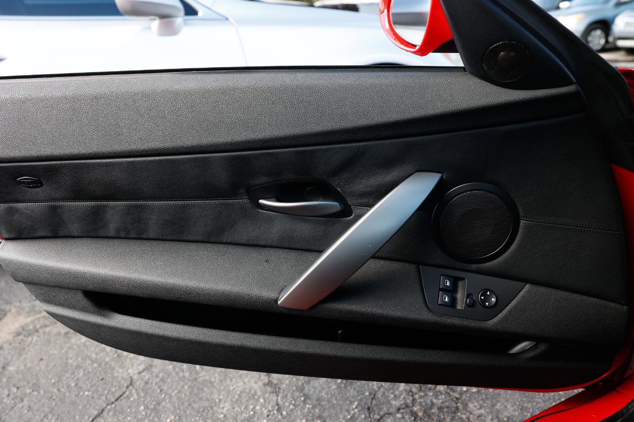 Used 2005 BMW Z4 2.5i image 36