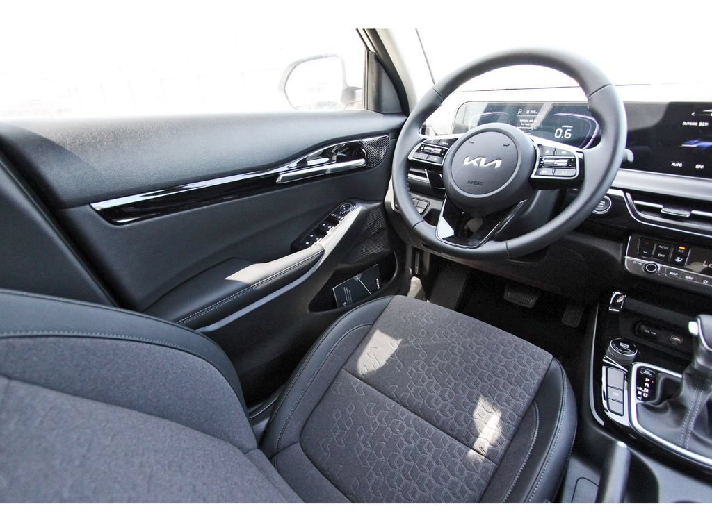 New 2026 Kia Seltos S FWD image 9