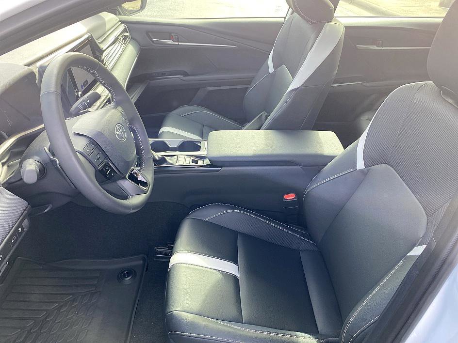 Certified 2025 Toyota Camry SE image 11