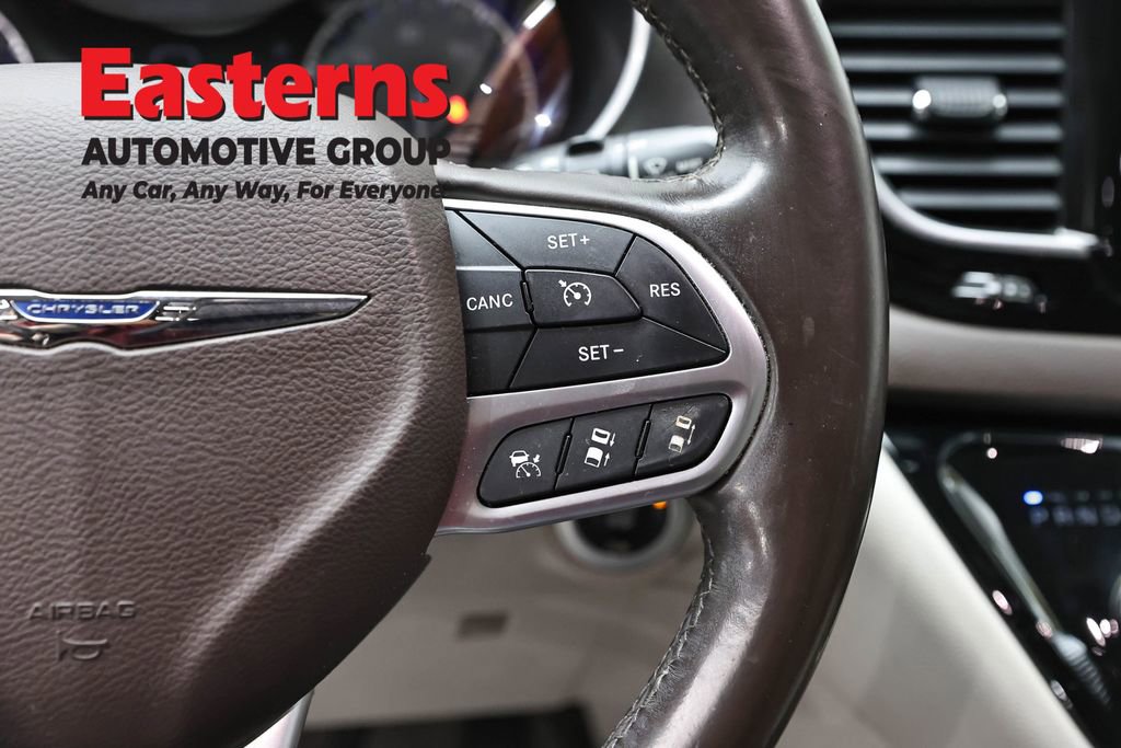 Used 2017 Chrysler Pacifica Touring-L Plus w/ Advanced Safetytec Group FWD image 16