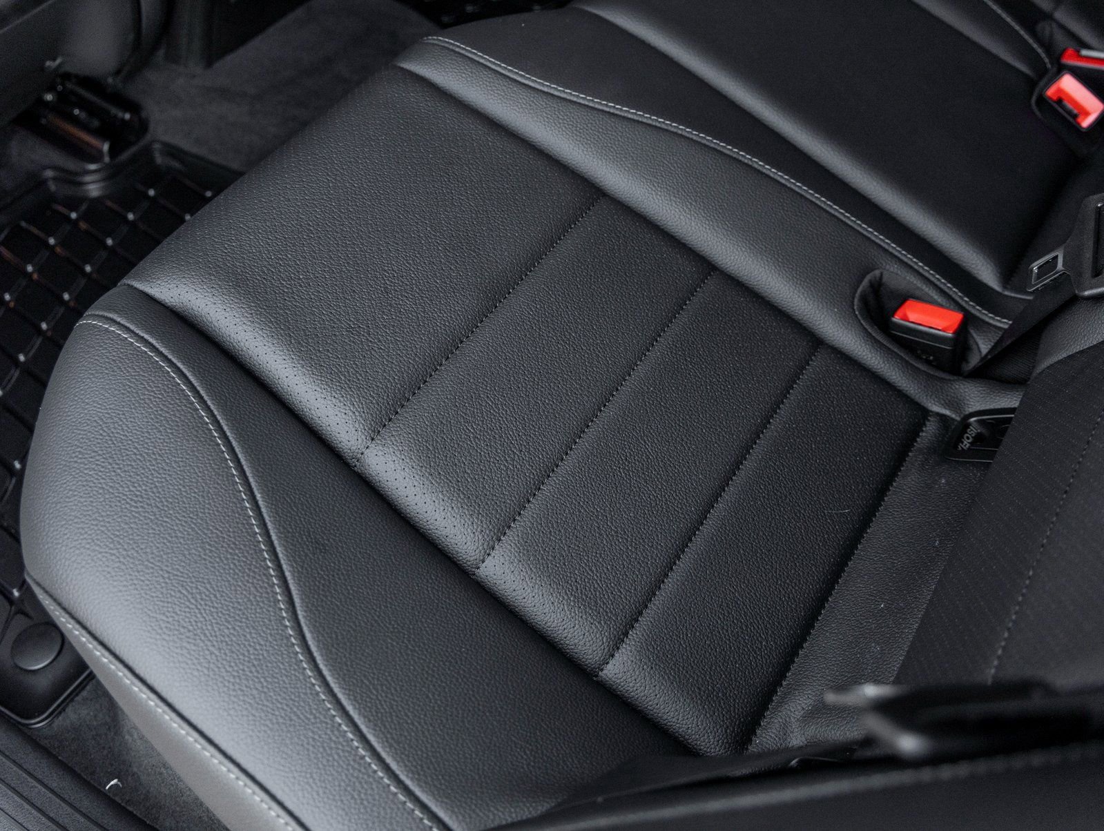 Used 2024 Mercedes-Benz GLE 450 4MATIC w/ AMG Line Exterior image 32