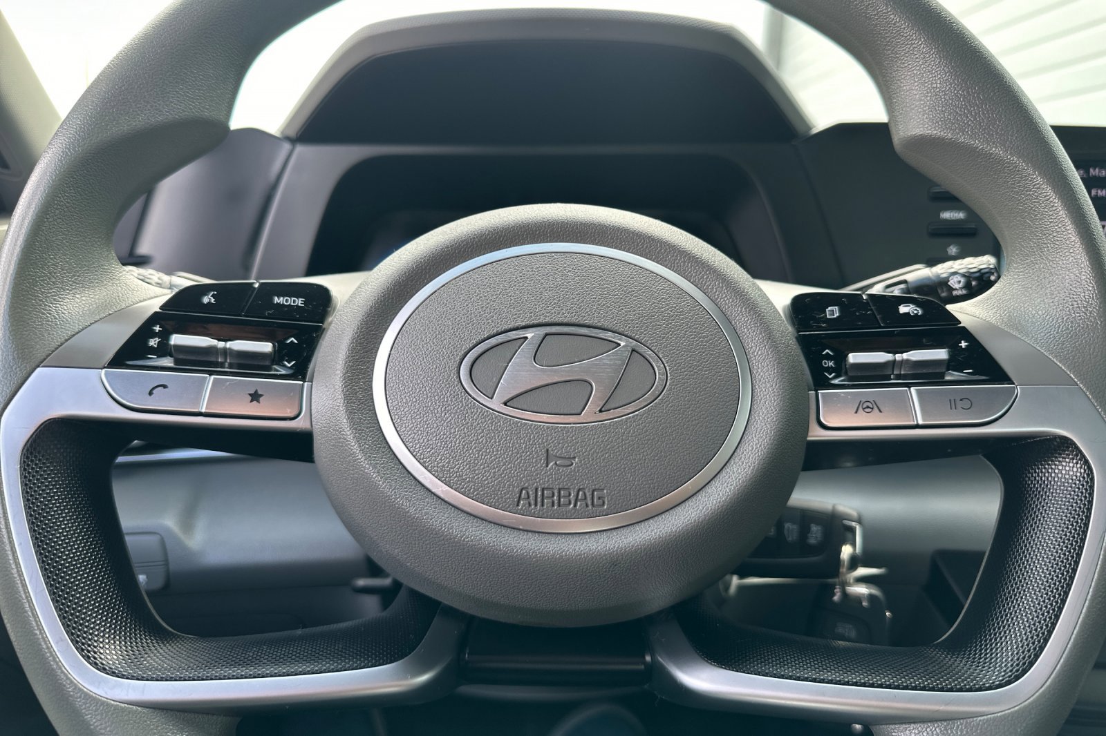Certified 2024 Hyundai Elantra SE FWD image 21