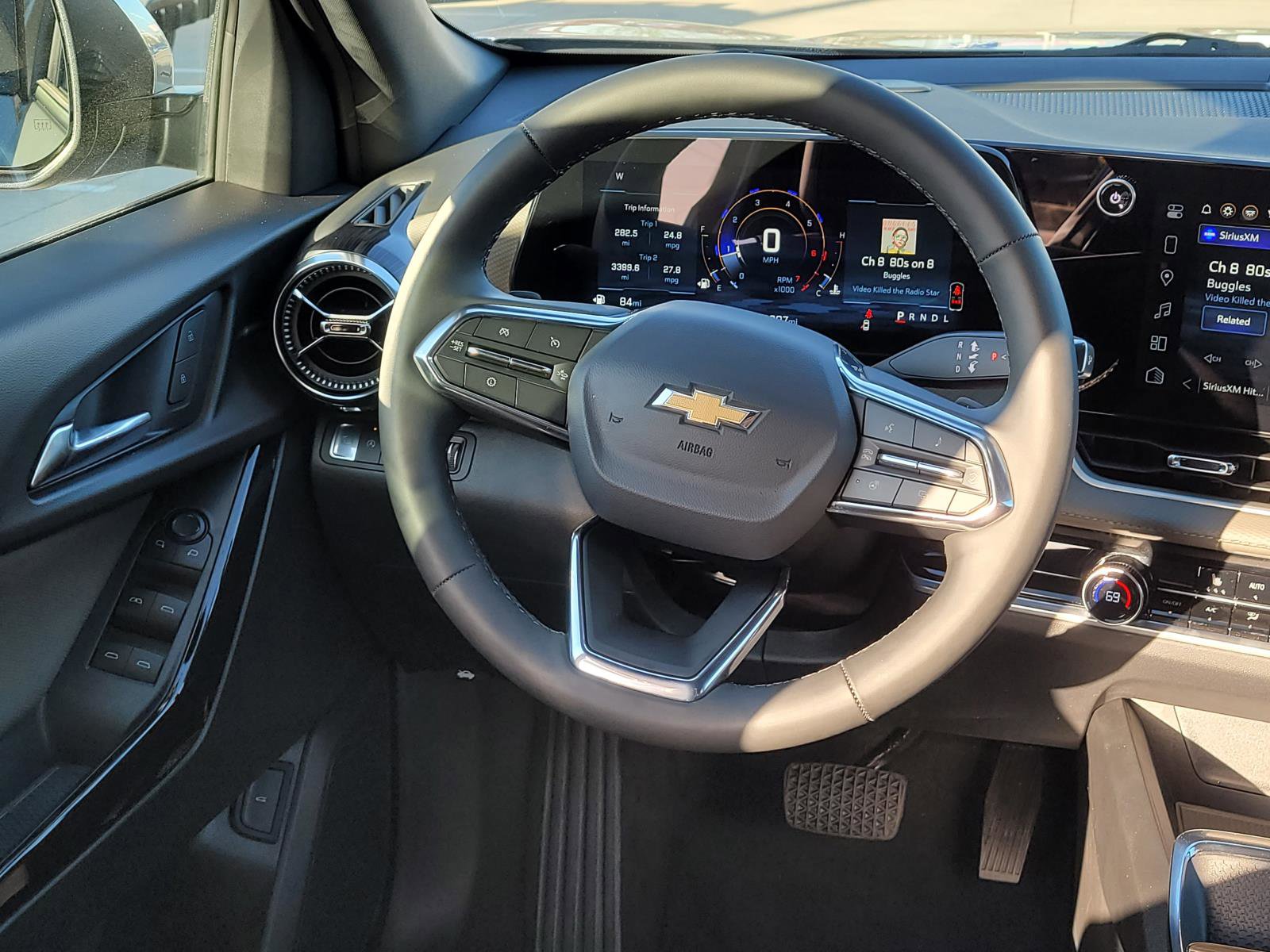 Used 2026 Chevrolet Equinox LT w/ Convenience Package II image 6