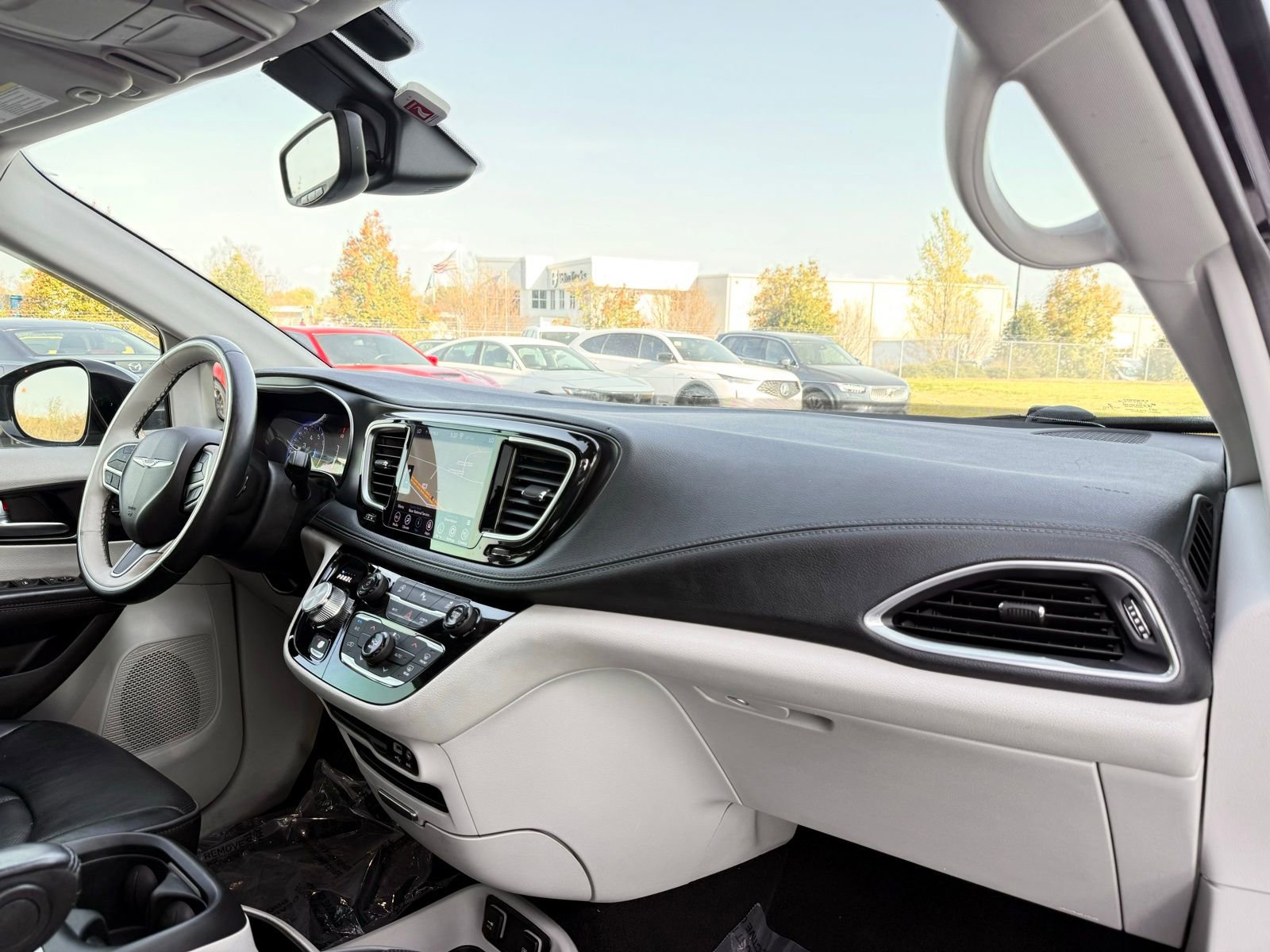 Used 2020 Chrysler Pacifica Limited FWD image 31