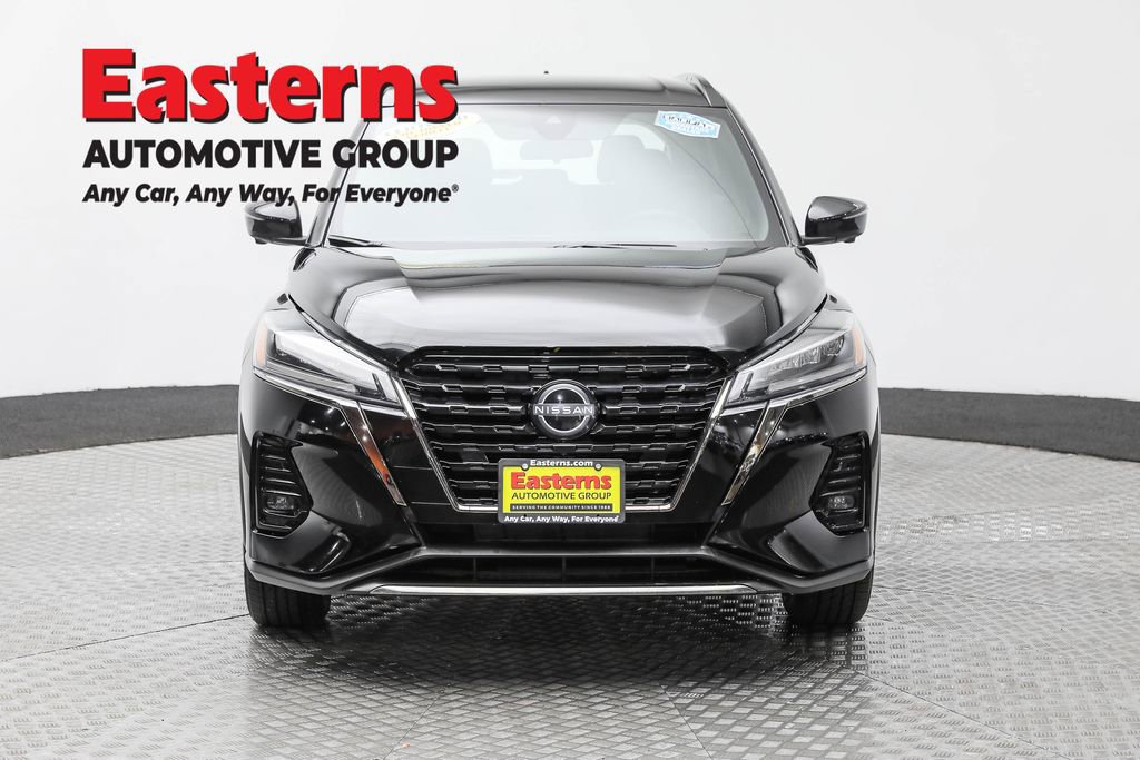 Used 2024 Nissan Kicks SR image 2