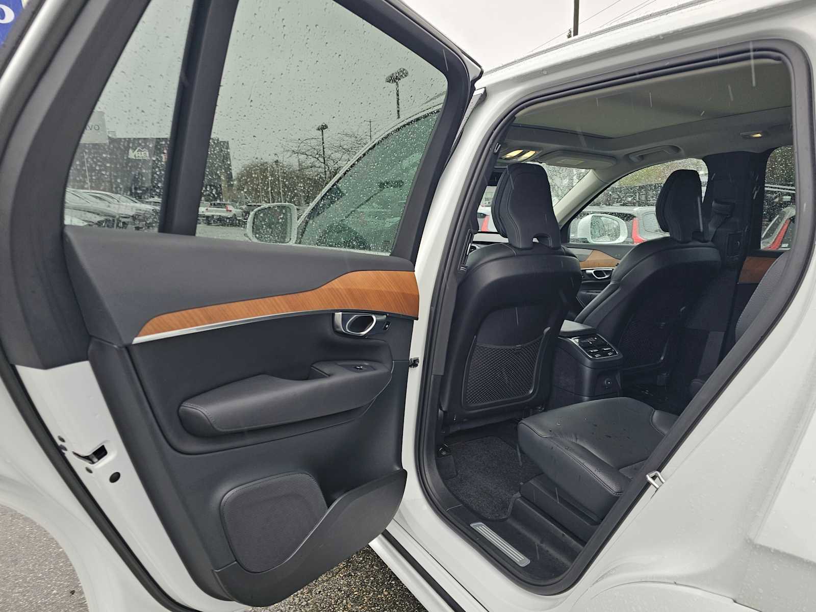 Certified 2023 Volvo XC90 T8 Plus w/ Protection Package Premier AWD/4WD image 16