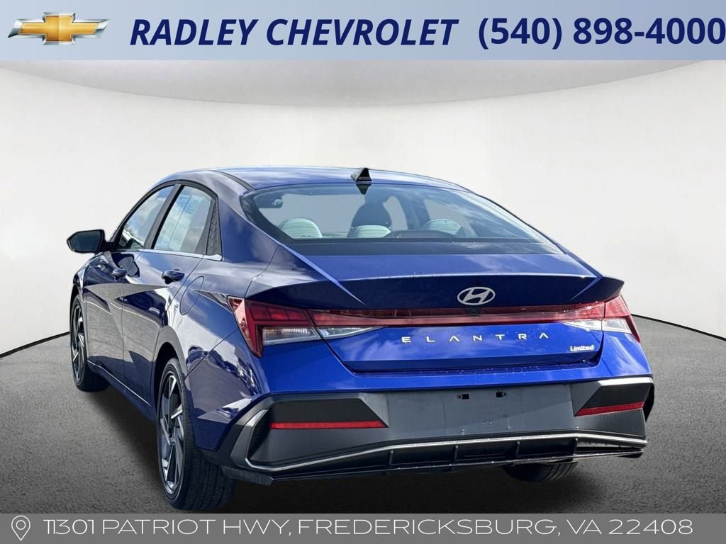 Used 2025 Hyundai Elantra Limited image 17