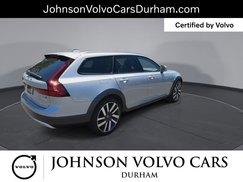 Certified 2025 Volvo V90 B6 Cross Country Plus AWD/4WD image 9