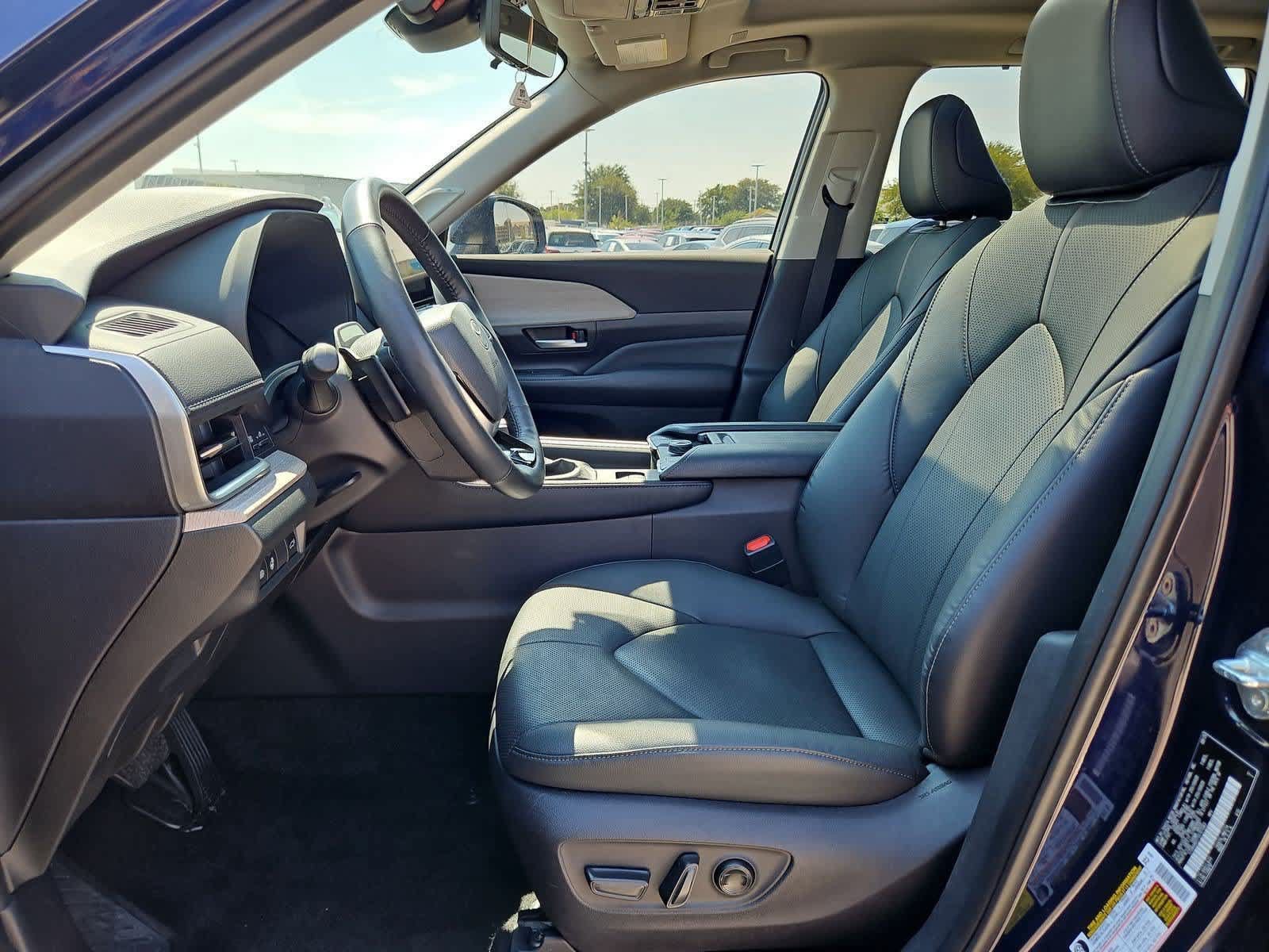 Used 2025 Toyota Grand Highlander AWD image 15