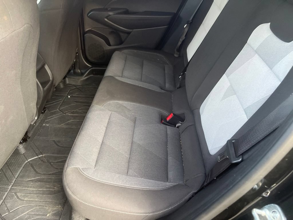 Used 2025 Chevrolet Trax RS FWD image 6