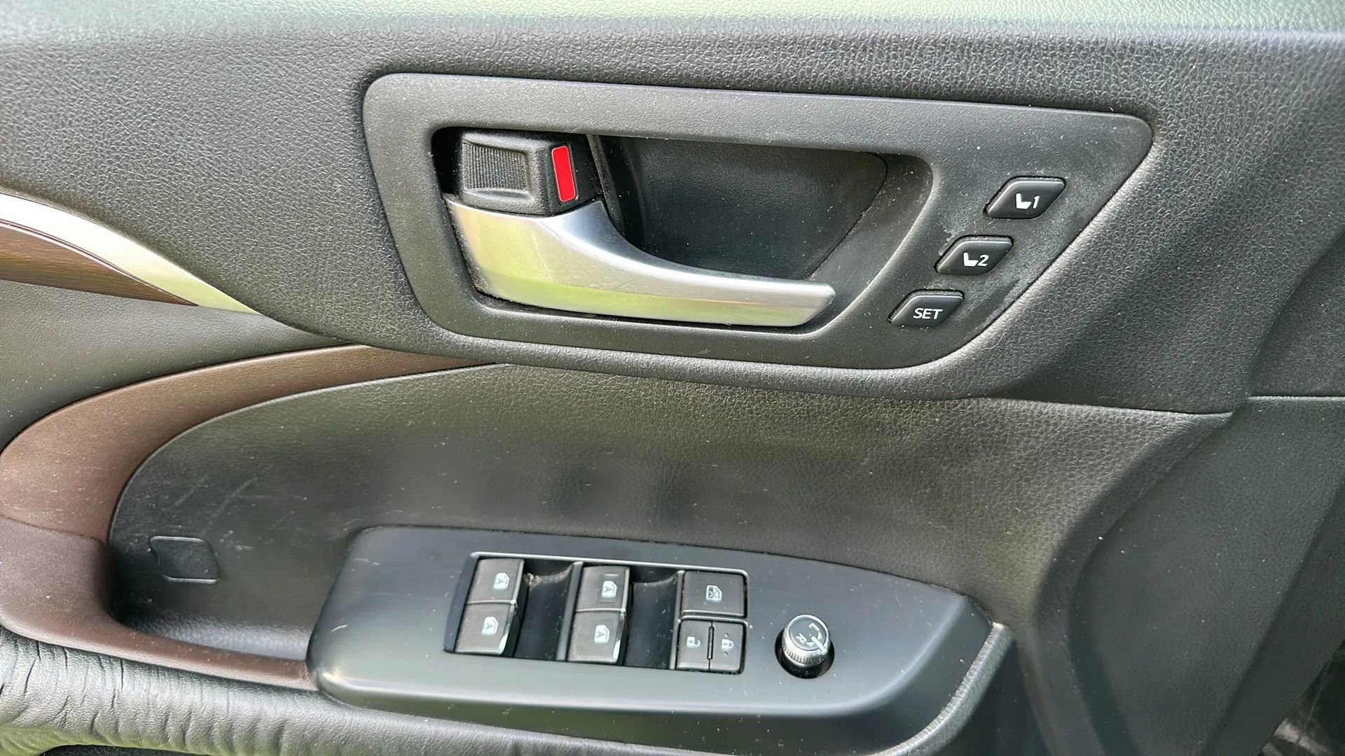 Used 2016 Toyota Highlander Limited image 43