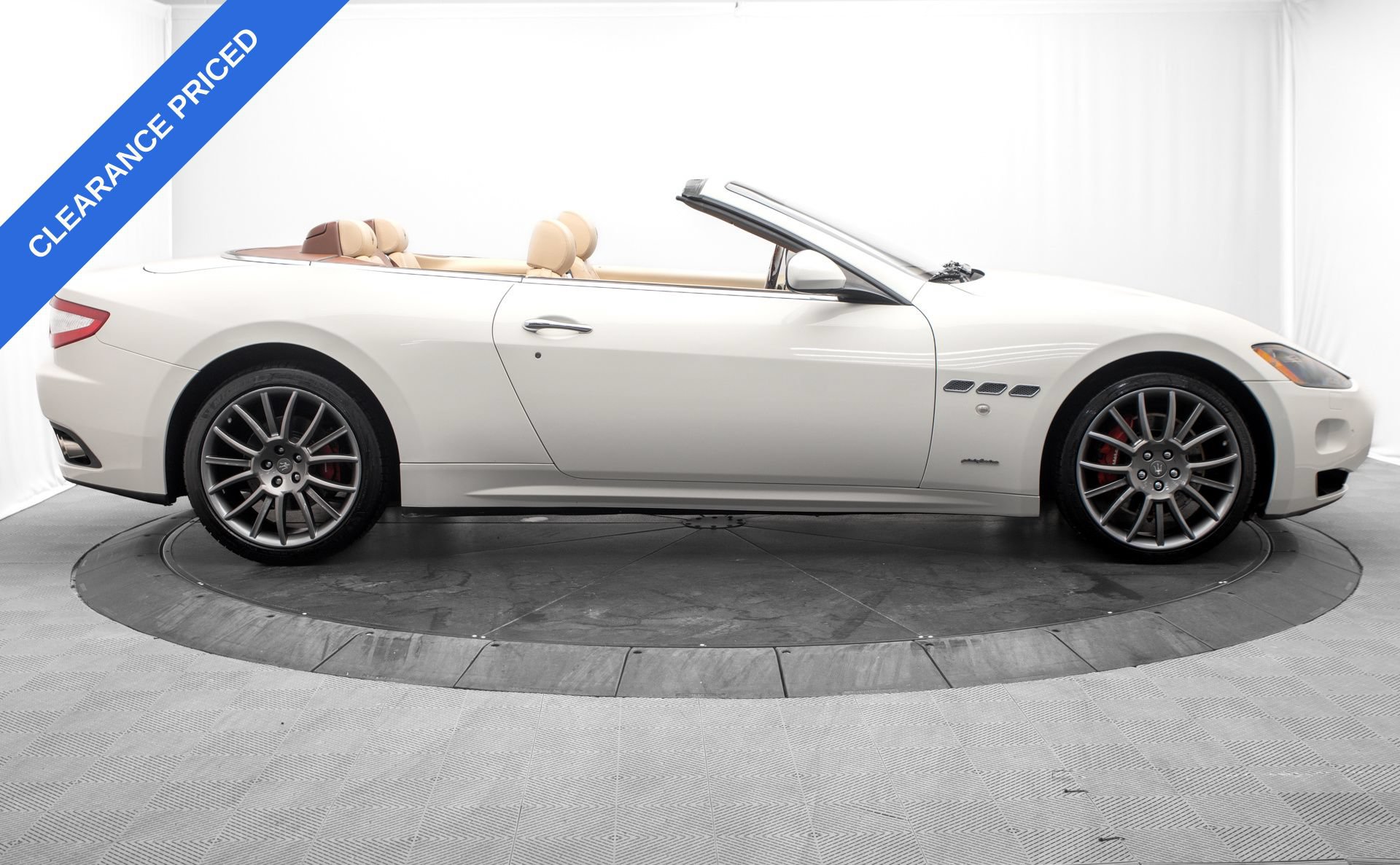 Used 2013 Maserati GranTurismo Convertible RWD image 2