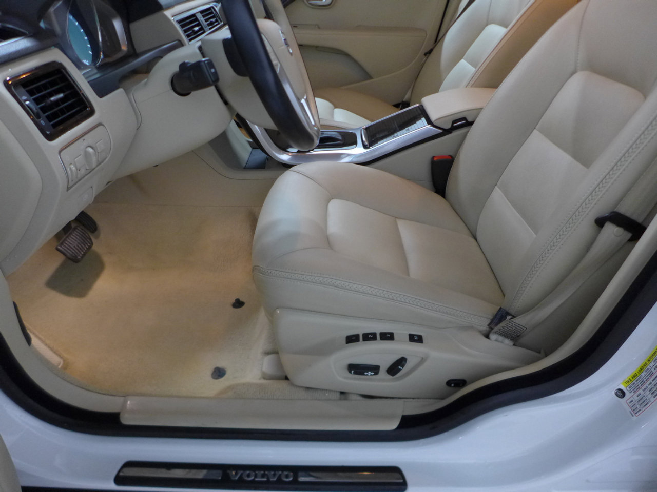 Used 2016 Volvo XC70 T5 Platinum w/ Protection Package image 42