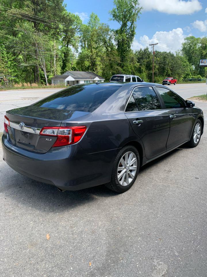 Used 2014 Toyota Camry XLE w/ Leather Package FWD image 4