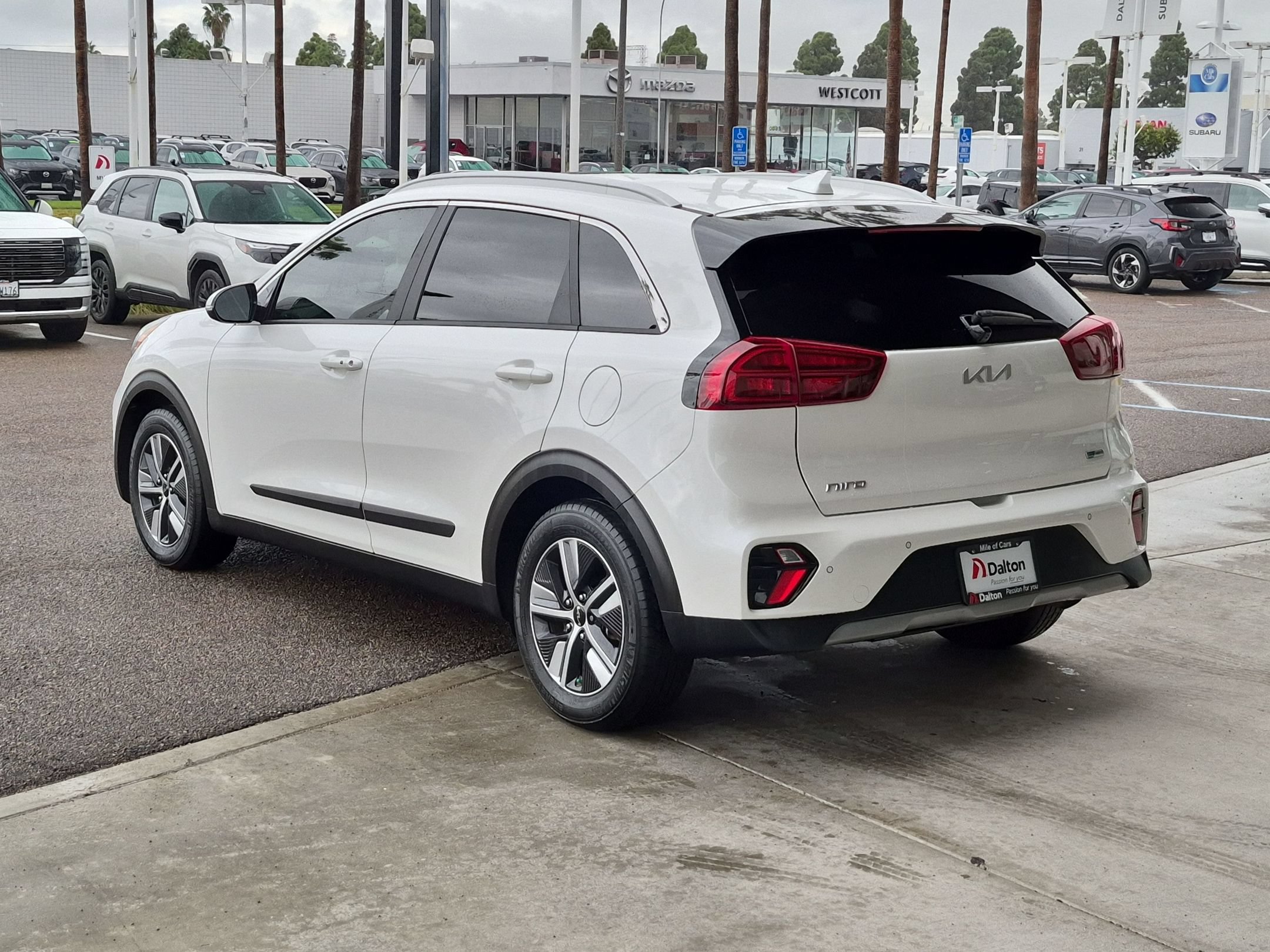 Used 2022 Kia Niro EX Premium FWD image 6