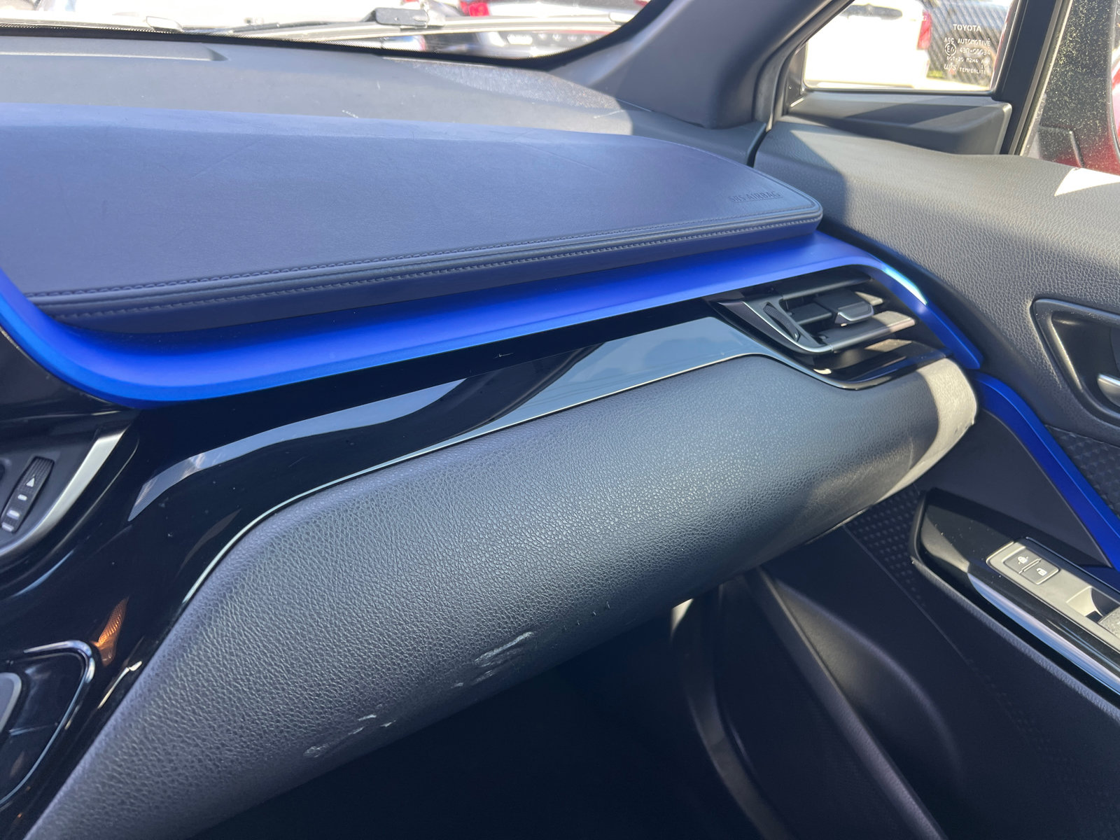Used 2021 Toyota C-HR XLE FWD image 32