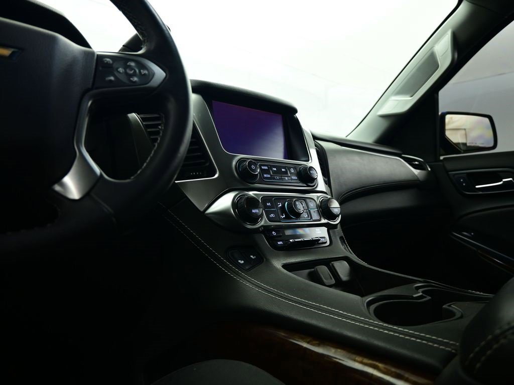 Used 2020 Chevrolet Suburban LT image 25