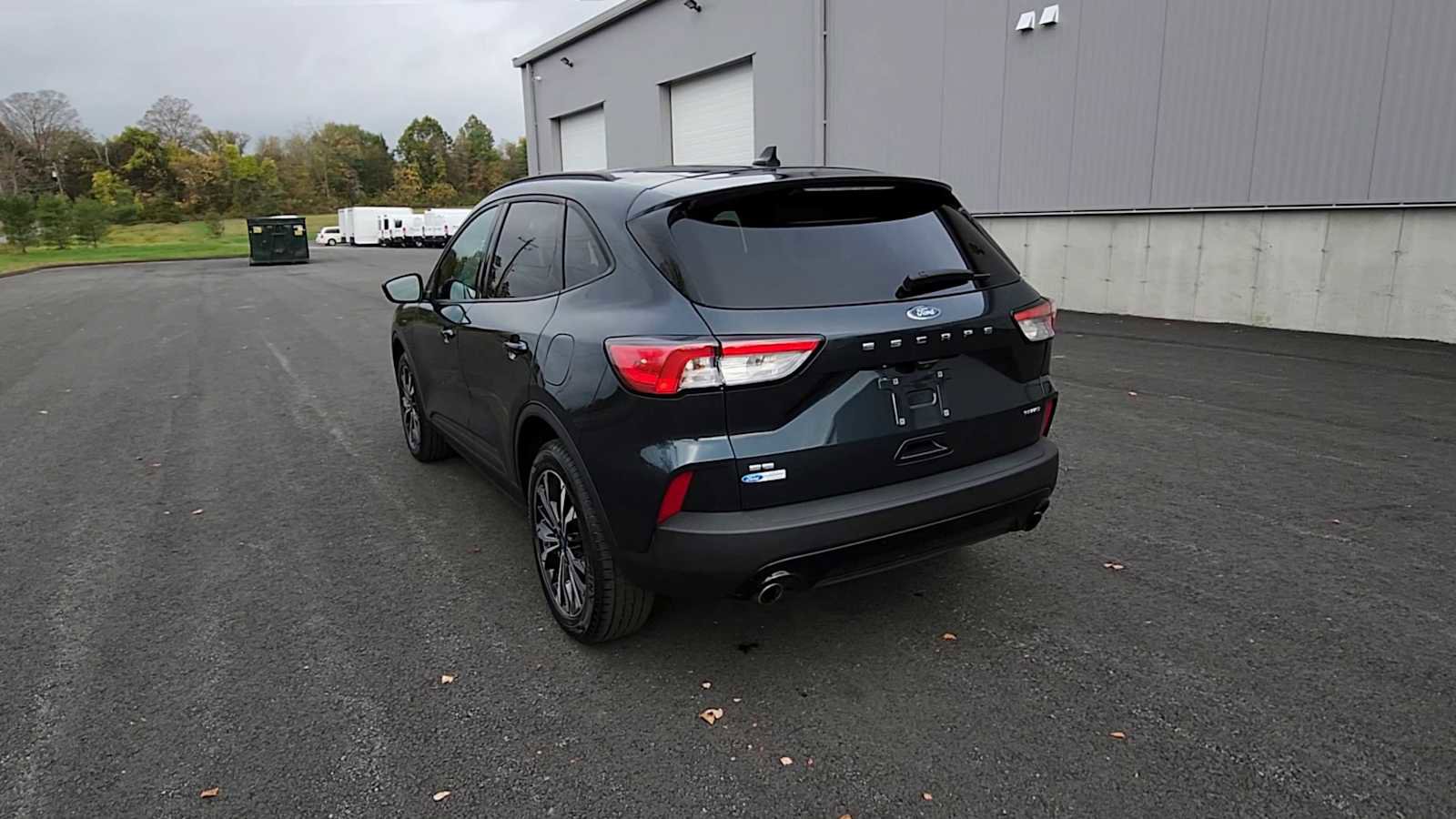 Used 2022 Ford Escape SE w/ SE Sport Appearance Package image 2