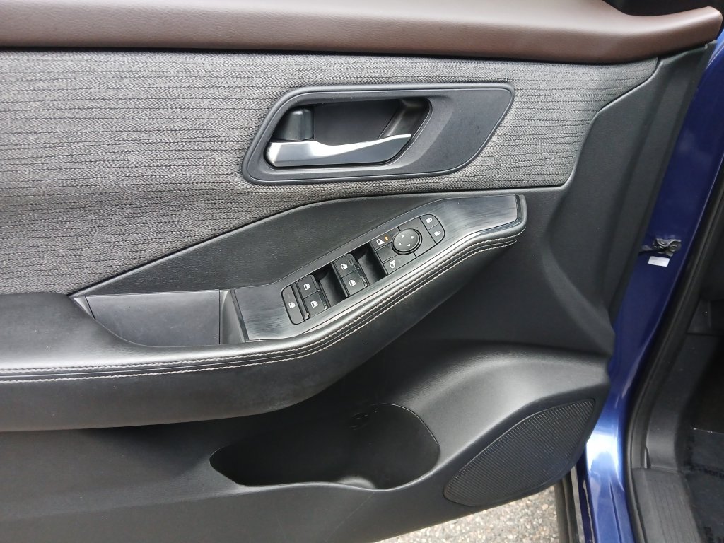 Used 2022 Nissan Rogue SV AWD/4WD image 12