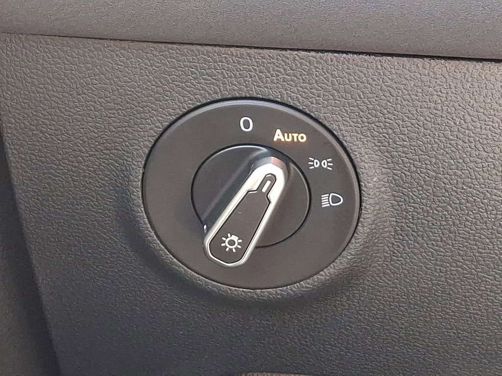 Certified 2025 Volkswagen Taos SE AWD/4WD image 29