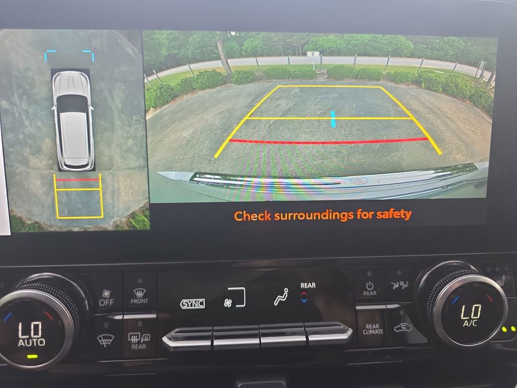 Used 2025 Toyota Highlander Platinum AWD/4WD image 33