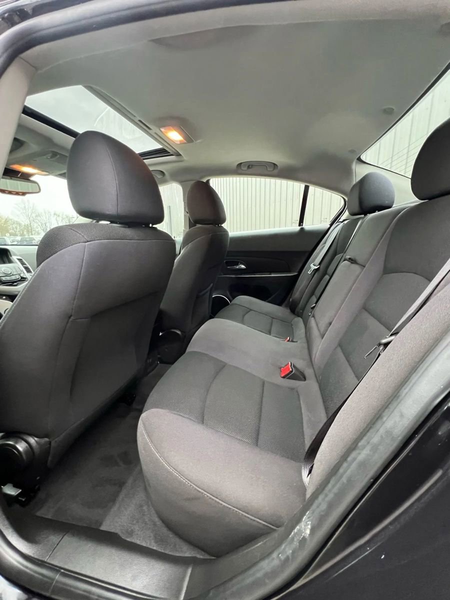 Used 2016 Chevrolet Cruze LT w/ Sun And Sound Package image 9