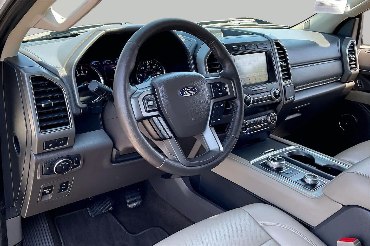 Used 2019 Ford Expedition Max XLT w/ Equipment Group 202A AWD/4WD image 17