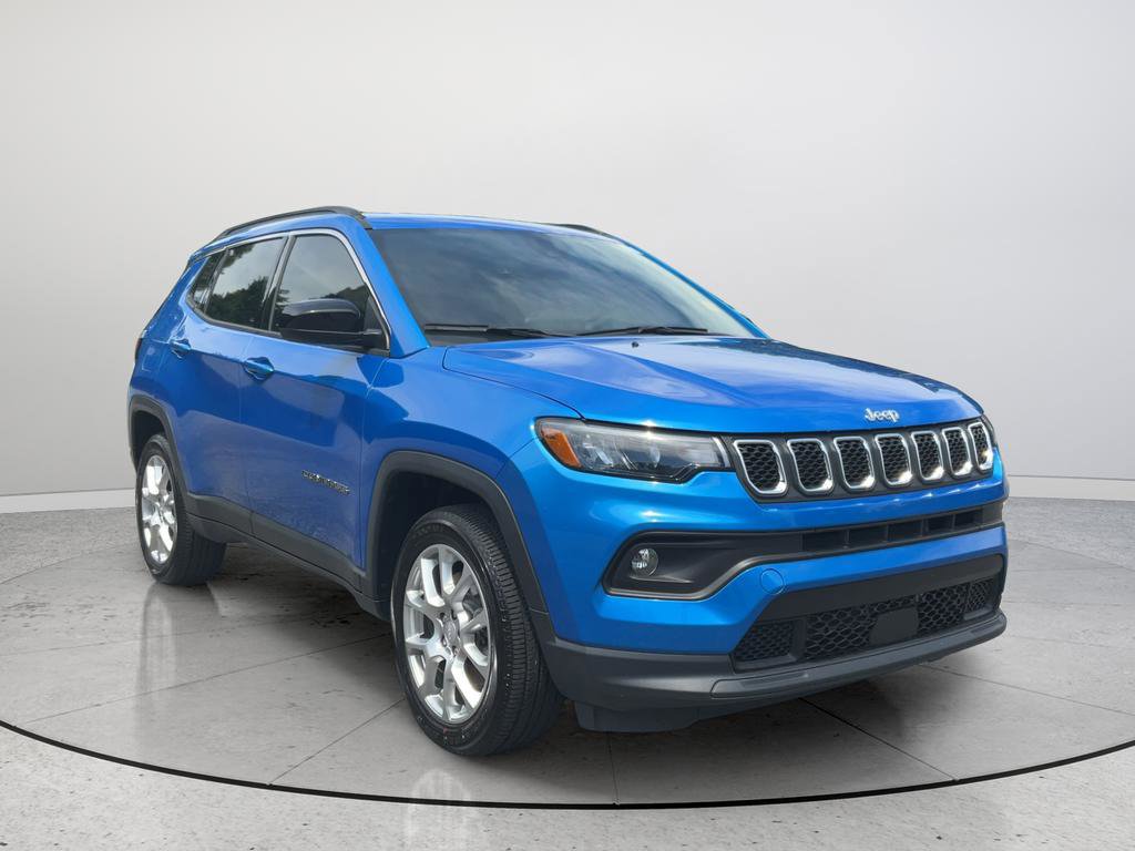 Used 2024 Jeep Compass Latitude AWD/4WD image 1
