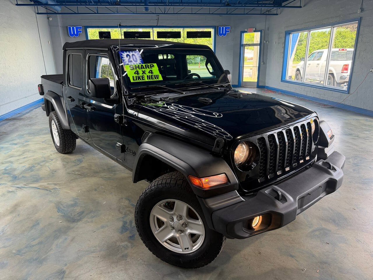 Used 2020 Jeep Gladiator Sport w/ Technology Group AWD/4WD image 3