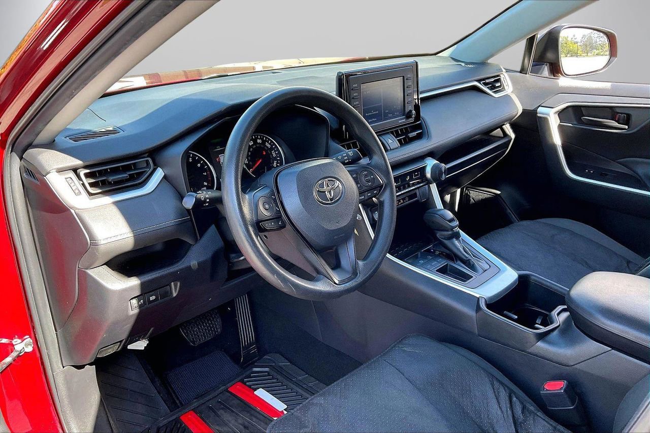 Used 2022 Toyota RAV4 LE FWD image 19