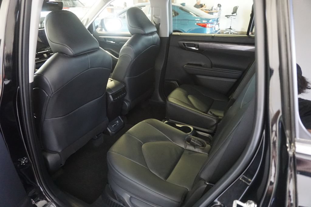Used 2025 Toyota Highlander Limited AWD/4WD image 24