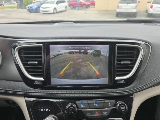 Used 2024 Chrysler Pacifica Limited FWD image 17