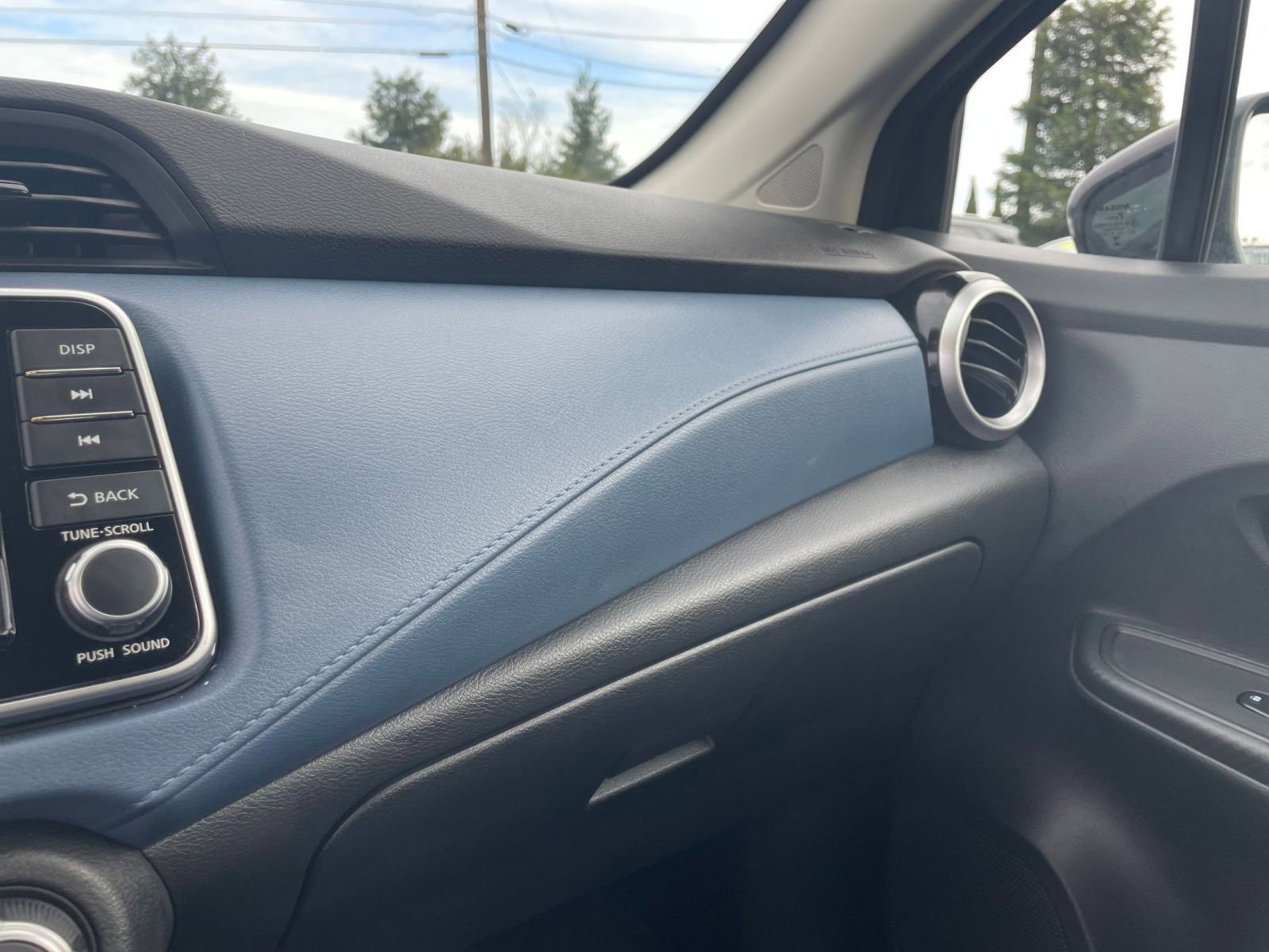 Used 2025 Nissan Versa SV image 30