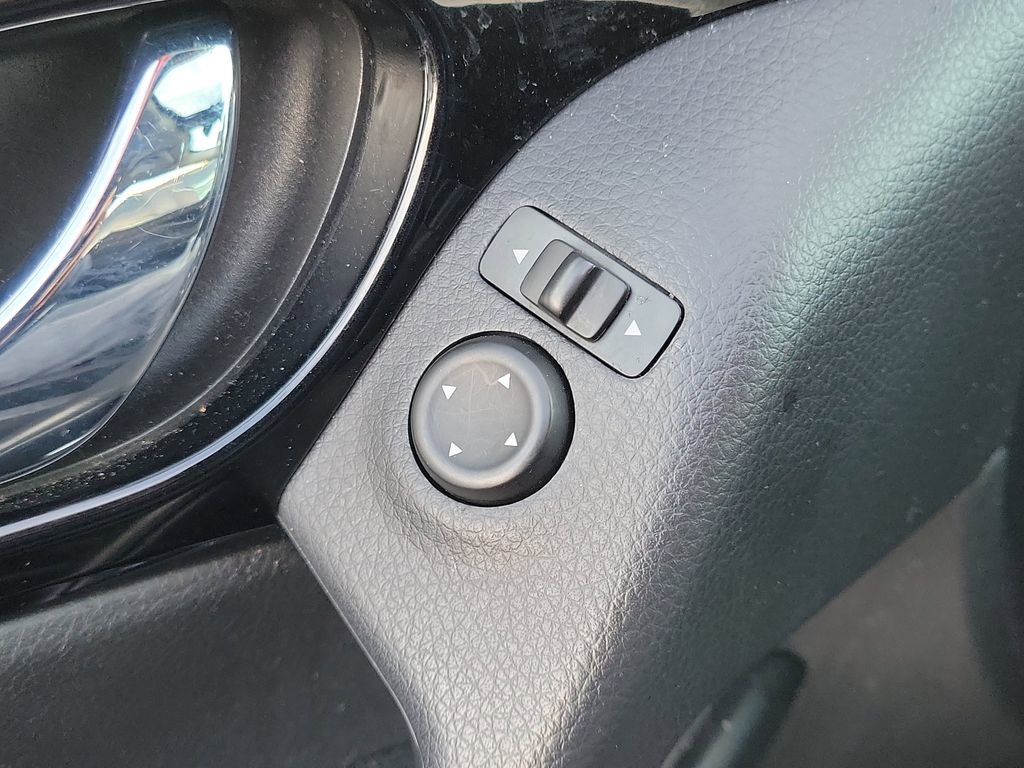 Used 2019 Nissan Rogue Sport SV image 26