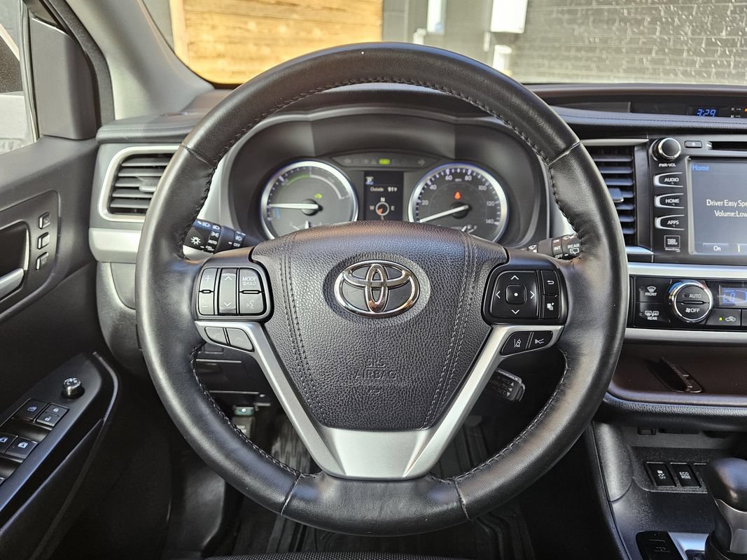 Used 2018 Toyota Highlander Limited Platinum w/ Carpet Mat Package (TMS) AWD/4WD image 26