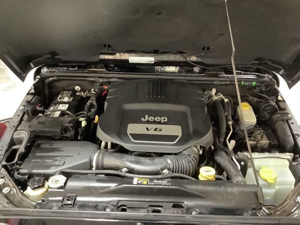 Certified 2018 Jeep Wrangler Sahara w/ Connectivity Group AWD/4WD image 15