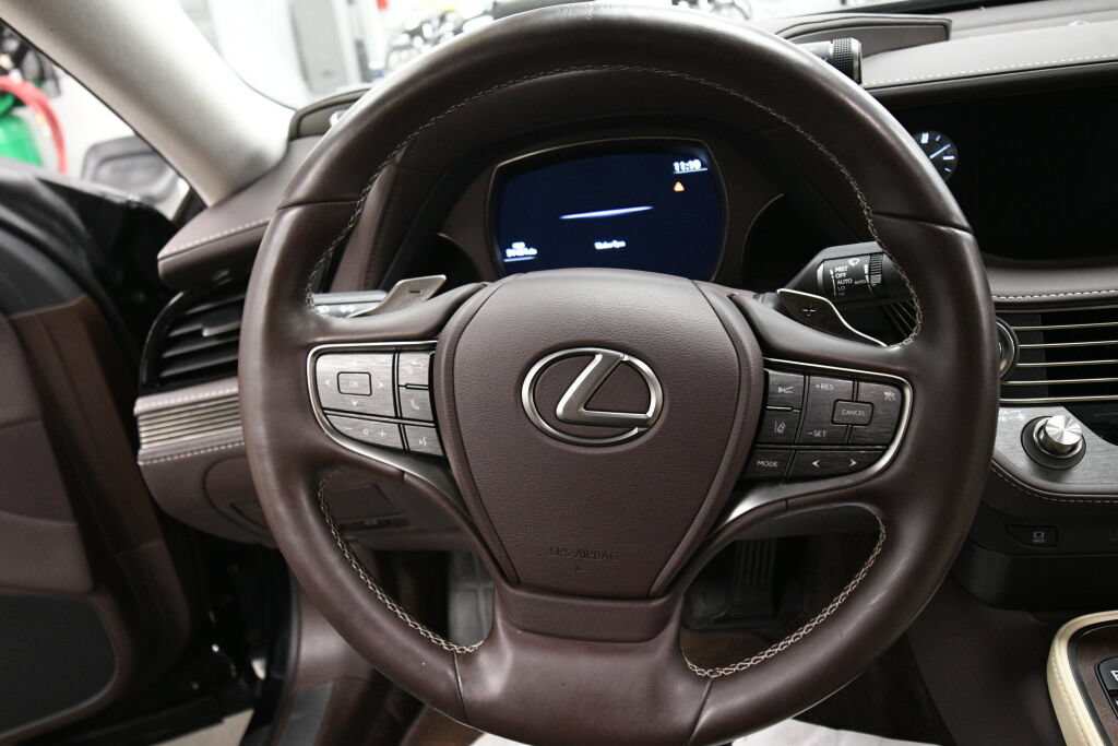 Used 2019 Lexus LS 500 AWD w/ Accessory Package (Z2) image 12