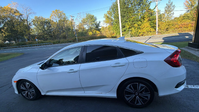 Used 2018 Honda Civic EX-T image 8
