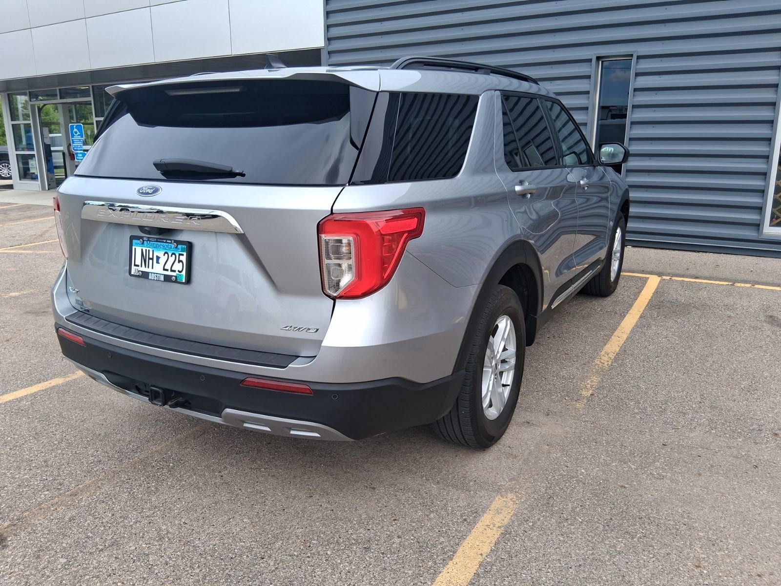 Used 2024 Ford Explorer XLT w/ Equipment Group 202A AWD/4WD image 3