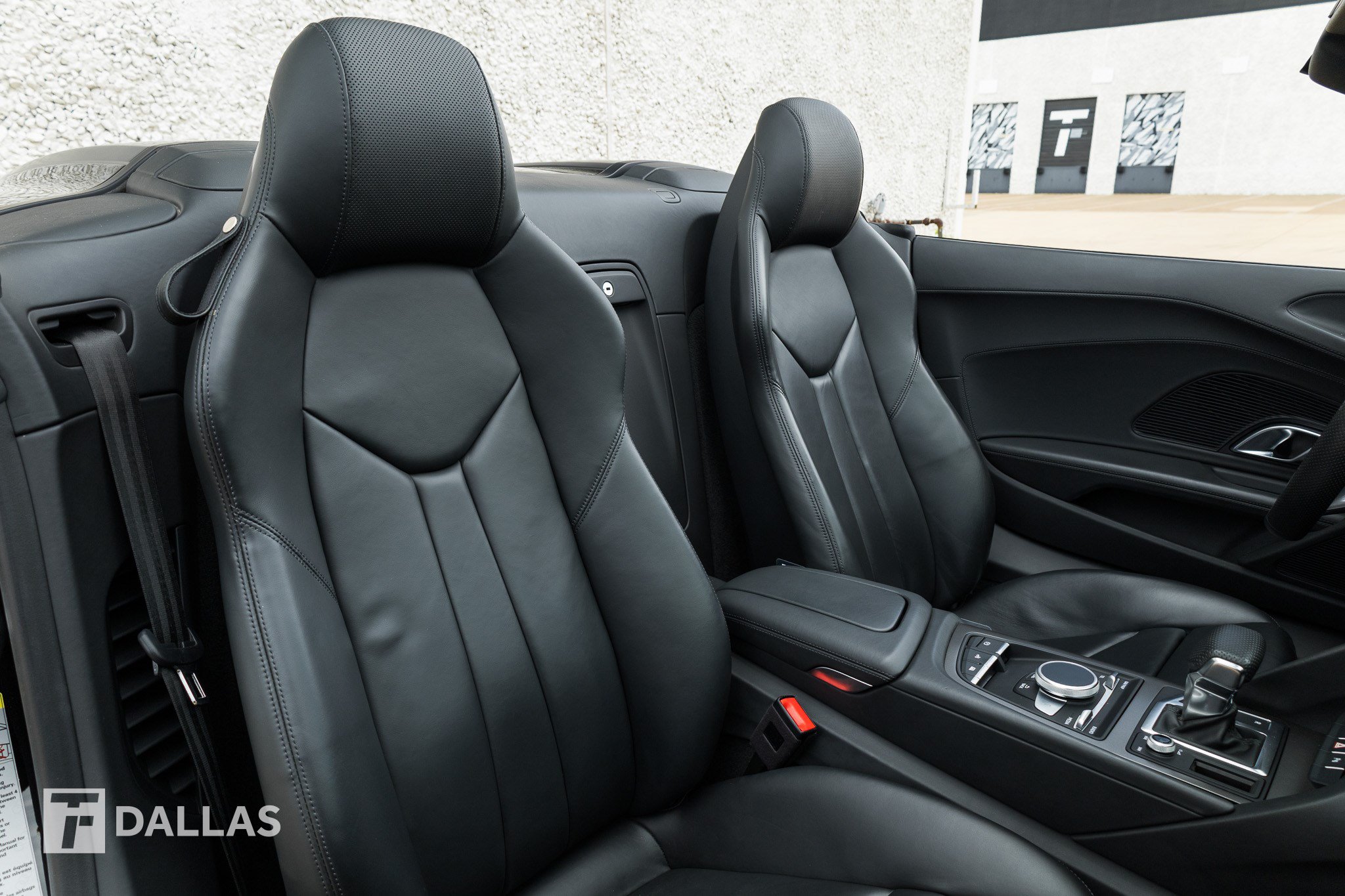 Used 2021 Audi R8 V10 w/ Premium Package RWD image 35